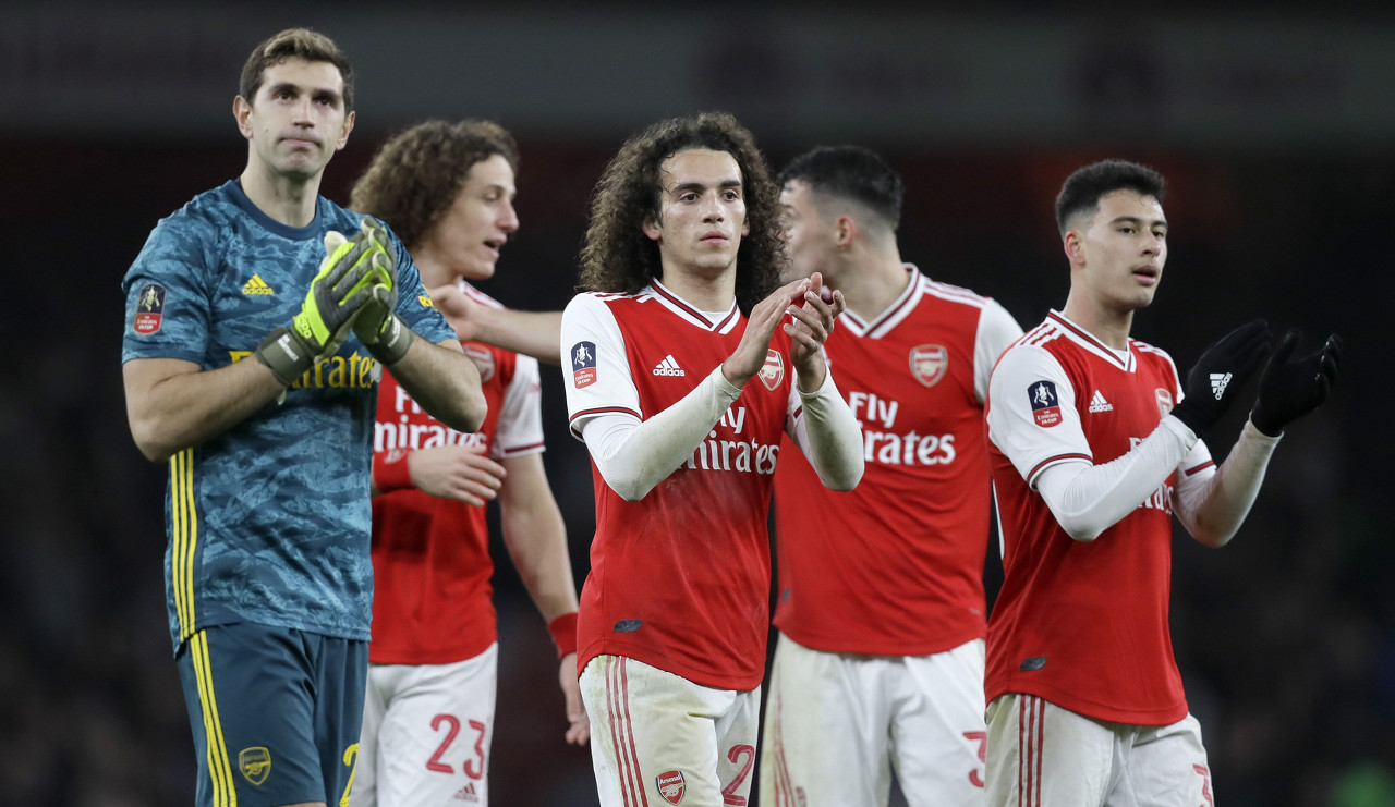 英媒：奥纳纳想回曼联夺回首发，如果不行可能去另一英超球队（英媒：奥纳纳盼回曼联重夺主力，若受阻或转投其他英超球队）