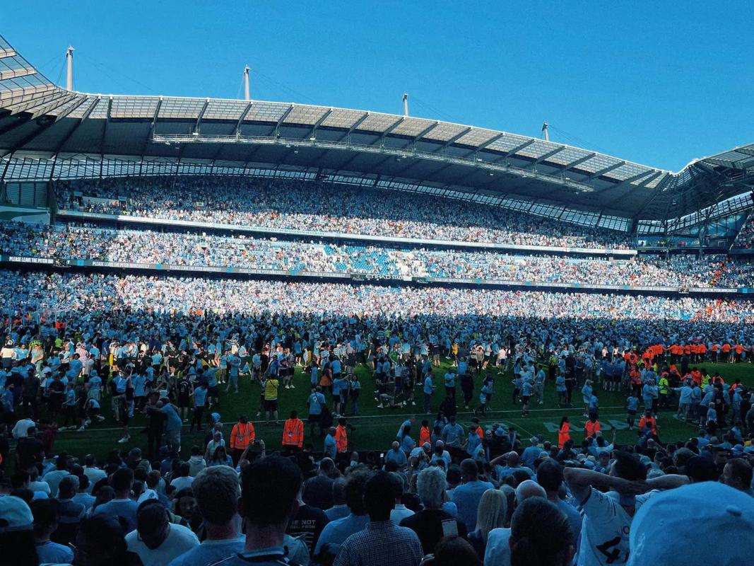 每体：拉菲尼亚对身边人表态，不拿到欧冠就不离开巴萨（每体：拉菲尼亚告知身边人，未夺欧冠前不考虑离开巴萨）