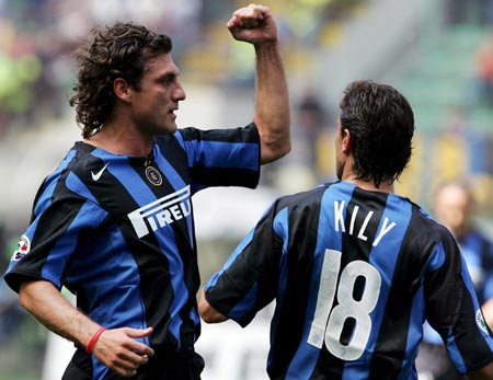 西班牙青训球队开除4名U16球员，他们曾为泄愤持刀威胁对手（西班牙一青训队因球员泄愤持刀威胁对手开除4名U16队员）