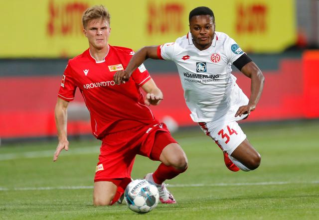 传记作者：亚马尔早期对莱万很不满，后来明白对方是想帮自己（传记作者：亚马尔起初不满莱万，后来才明白对方是在帮自己）