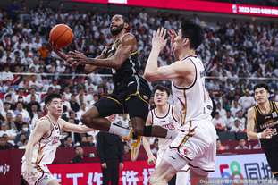 利物浦萨拉赫任意球破门锁定胜局（萨拉赫任意球建功，利物浦锁定胜利）