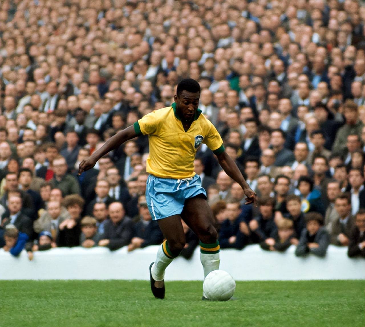 安永佳：赛季结束心情开心，希望明年表现更上一层楼（安永佳：赛季收官喜悦，期待明年更进一步）