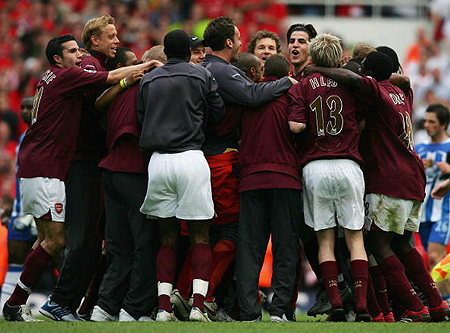 土媒：费内巴切锋线引援瞄准世界级球员，目标莱万或瑟洛特（土耳其媒体：费内巴切锋线补强锁定世界级前锋，候选莱万与瑟洛特）