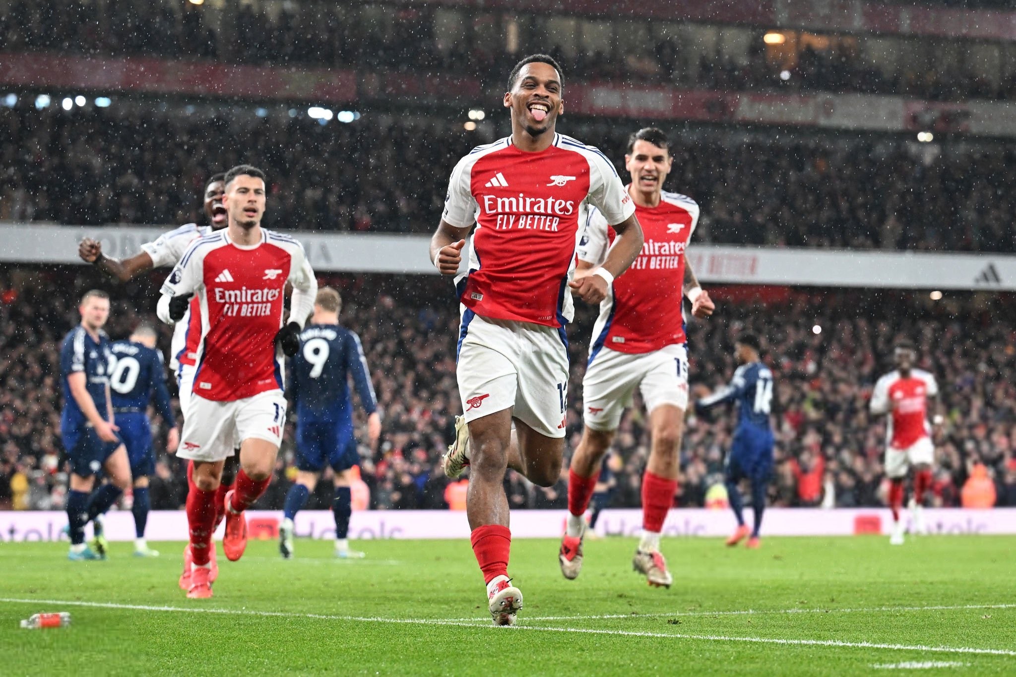 记者：莱奥周二接受核磁共振检查，结果显示无肌肉损伤（莱奥周二核磁结果显示无肌肉伤情）