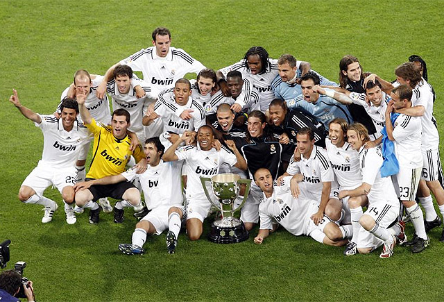 中超官方发2025赛季前四排名走势图：榜首共12次易主（中超公布2025赛季前四走势图：头名位置12次更迭）