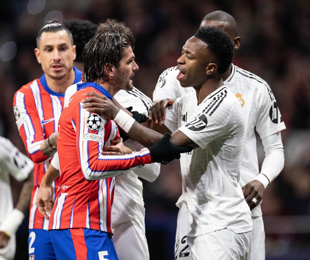 斯洛特：萨拉赫？我们应该谈论的是比赛的结果和场上球员（斯洛特：关于萨拉赫？更该讨论比赛结果和在场球员）